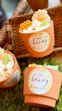 Load image into Gallery viewer, ✨DAISY AND HONEY ✨CANDLES✨