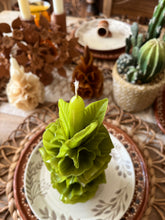 Load image into Gallery viewer, Oaxaca floral candle color green