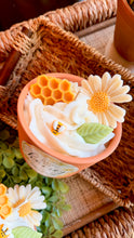 Load image into Gallery viewer, ✨DAISY AND HONEY ✨CANDLES✨