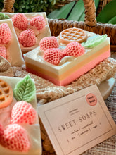 Load image into Gallery viewer, 🍓STRAWBERRY AND WAFFLE 🍓
