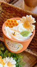 Load image into Gallery viewer, ✨DAISY AND HONEY ✨CANDLES✨
