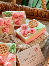 Load image into Gallery viewer, 🍓STRAWBERRY AND WAFFLE 🍓
